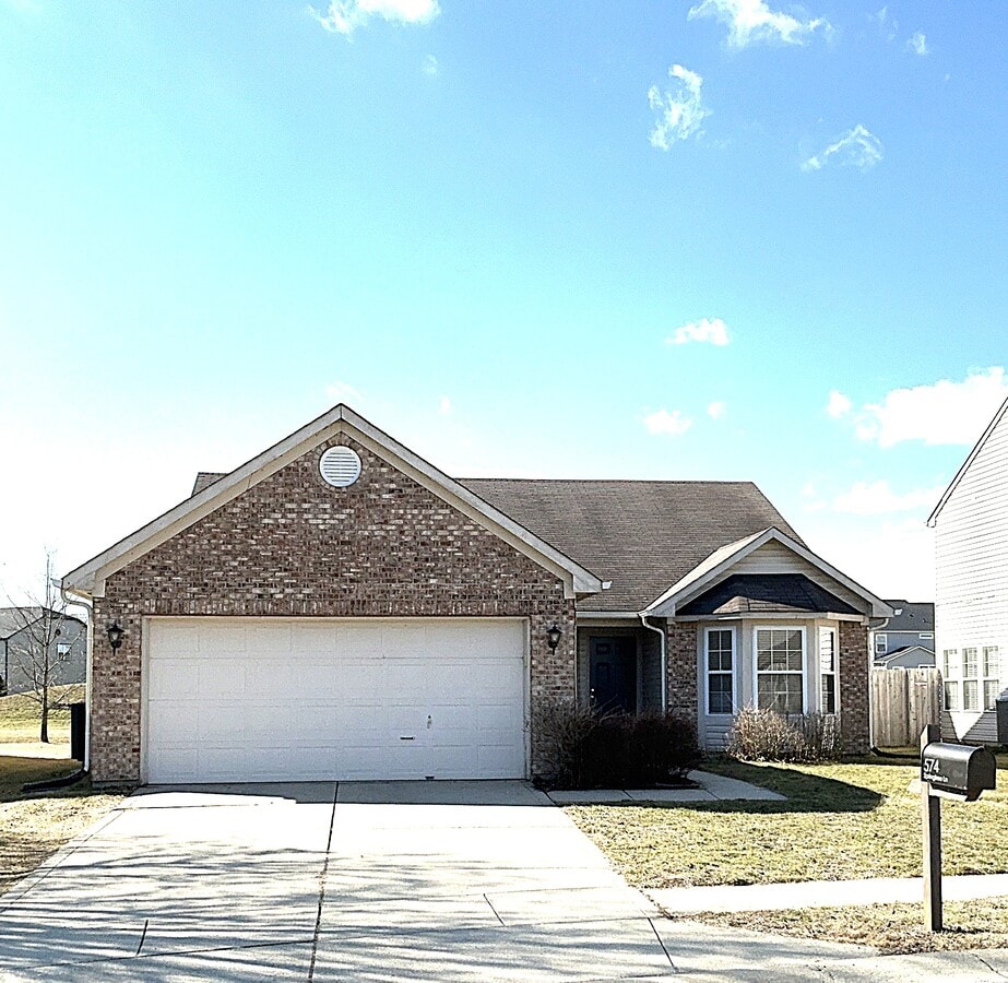 Photo - 574 Springtree Lane