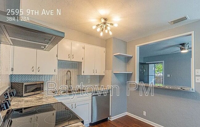 Photo - 2595 9th Ave N