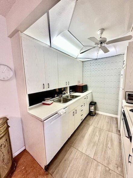 Photo - 2067 Cornwall D