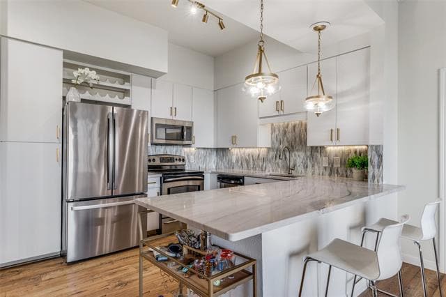 Building Photo - 3225 Turtle Creek Blvd Unit 719