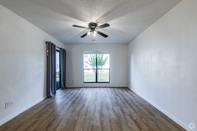 2 BR, 2 BA - 1,270SF