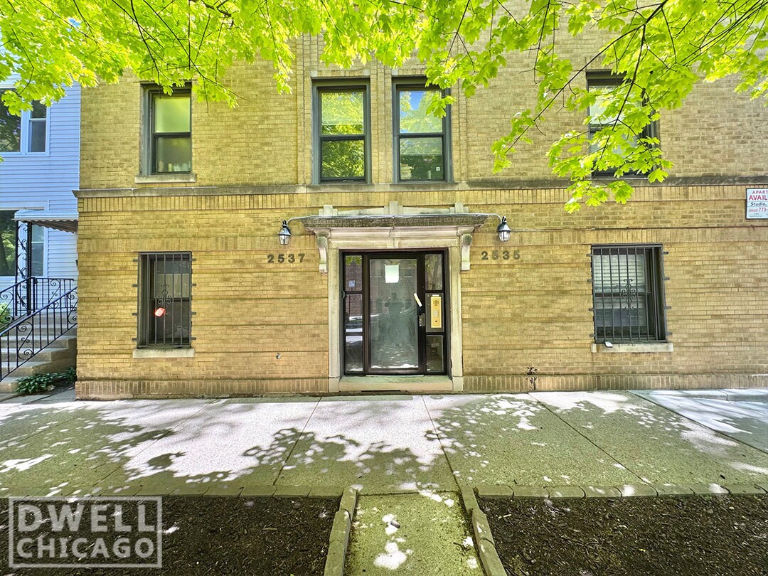 Photo - 2541 N Seminary Ave Unit 1