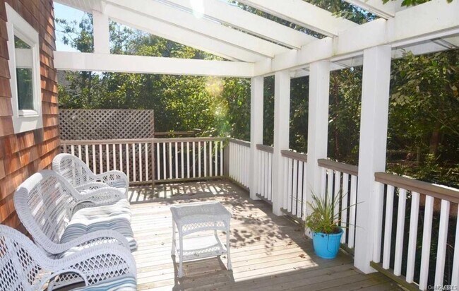 207 Wilmot Rd