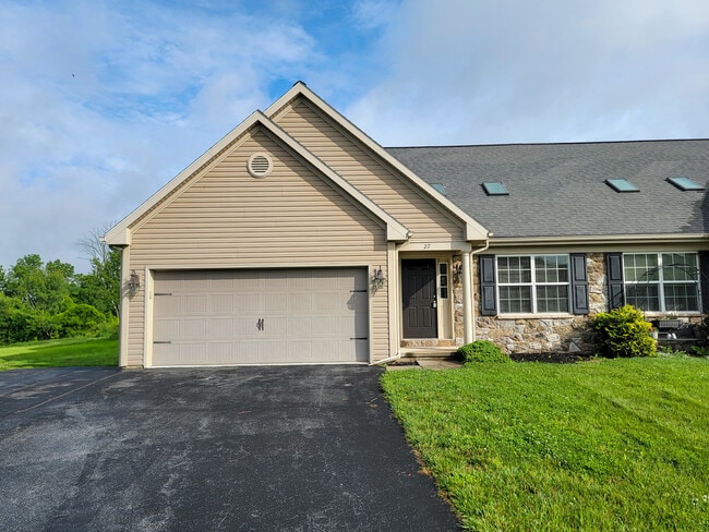 Building Photo - 27 Beech Ct