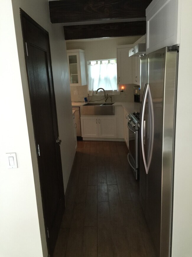 Kitchen - 1216 N Beverly Glen Blvd