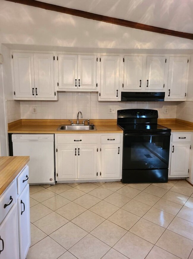 Photo - FRESH & READY IN COLUMBIA 3/2 SF HOME