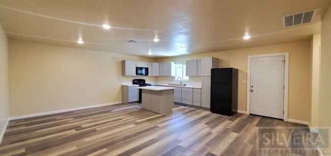 1390 Yale Pl Unit 1390-A