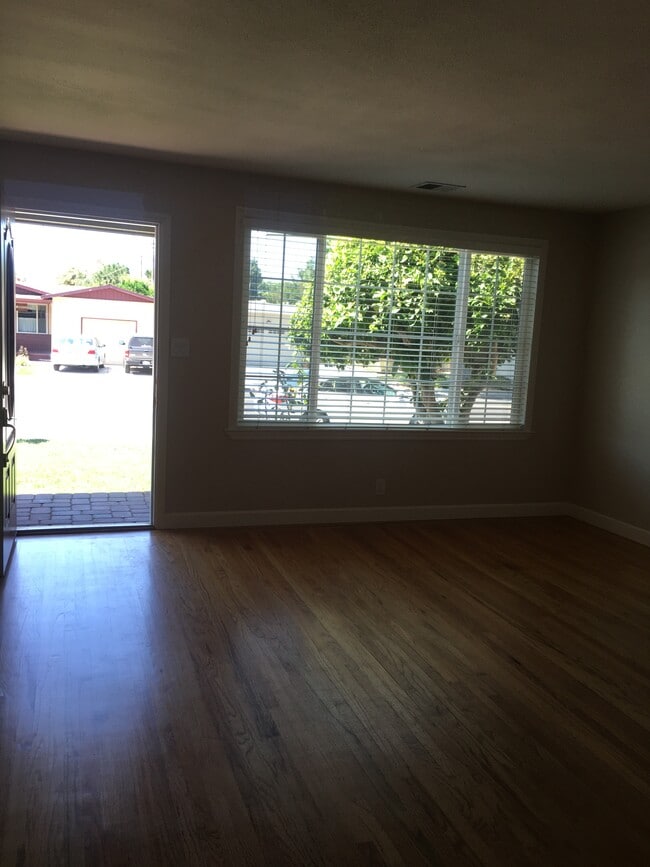 Photo - 2376 Forbes Ave