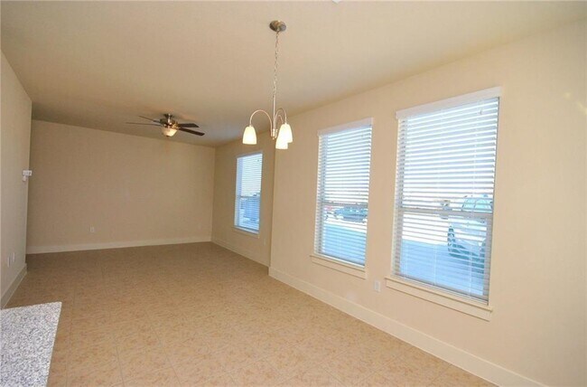 Photo - 2222 Creekside Ln