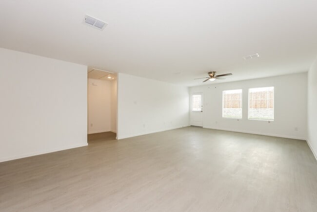Photo - 101 Wild Rose Dr
