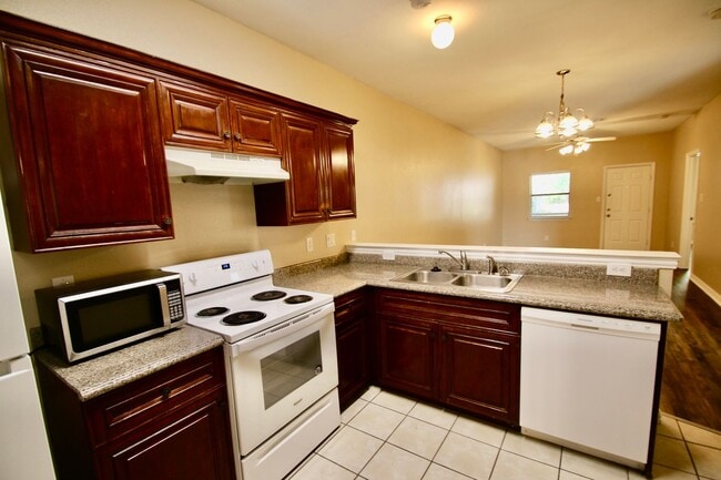 Building Photo - 3116-3118 S Cherry Ln Unit 3116 Rental
