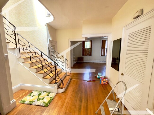Photo - 1716 Beacon St