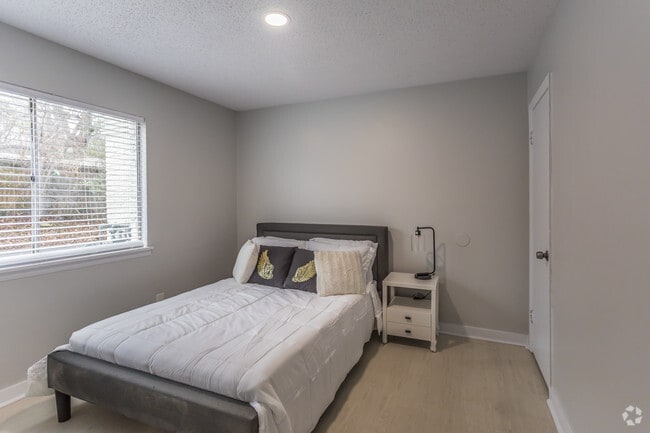 1 BR, 1 BA - 738 SF