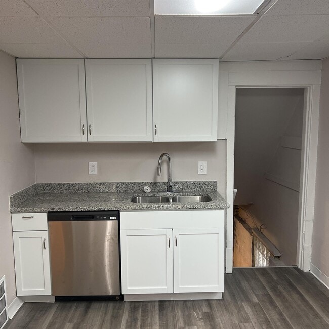 Photo - 1919 Widmer Ct NE