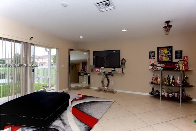 Photo - 8986 Chambers St