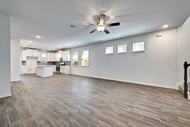 Photo - 3000 Sudha Dr