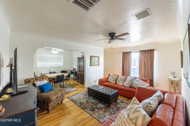 Photo - 4505 Pershing Dr House