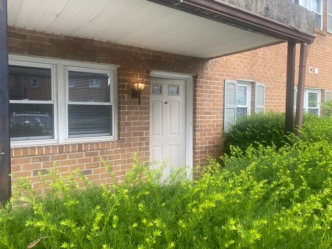Building Photo - 115 Miller Rd Unit D Rental