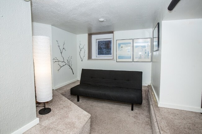 Photo - 1901 N 80th St