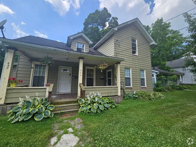 Building Photo - 2 Bedroom 1 Bath Duplex Kent Ohio 44240 Rental