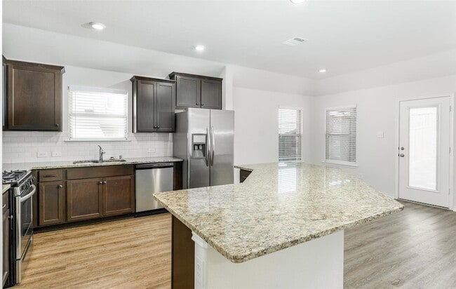 Photo - 716 Bluebird Way