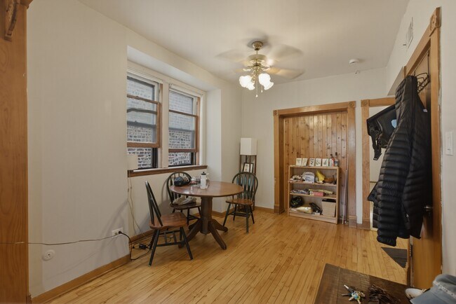 Photo - 1931 W Evergreen Ave Unit 3