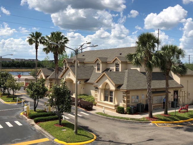 Riverwind at Alafaya Trail - Riverwind at Alafaya Trail Apartments