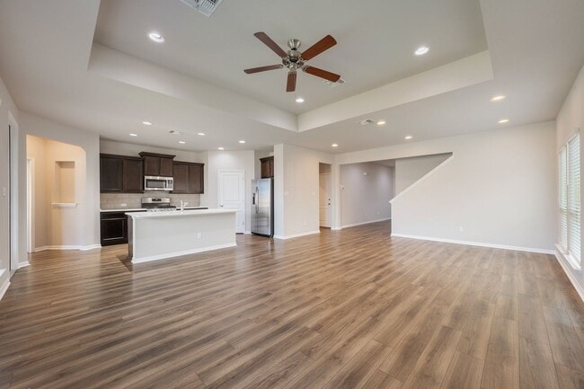 Spacious 4-Bedroom, 3-Bath Home – Over 2,3... - Spacious 4-Bedroom, 3-Bath Home – Over 2,3...