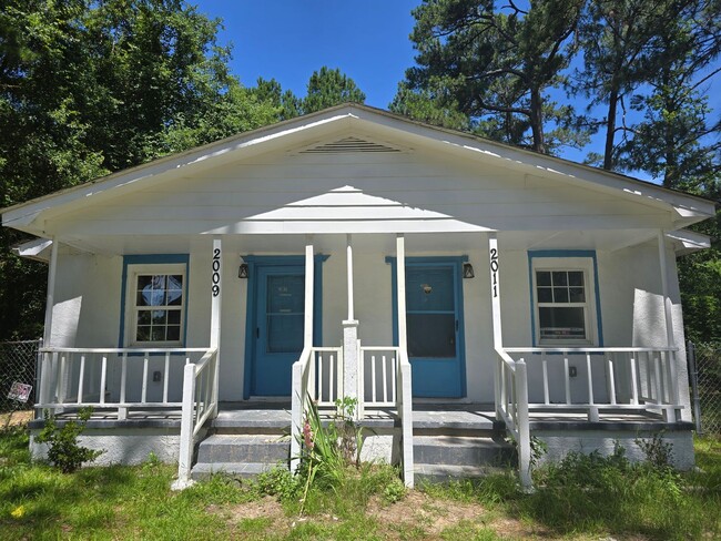 Photo - 2011 Bain Dr House