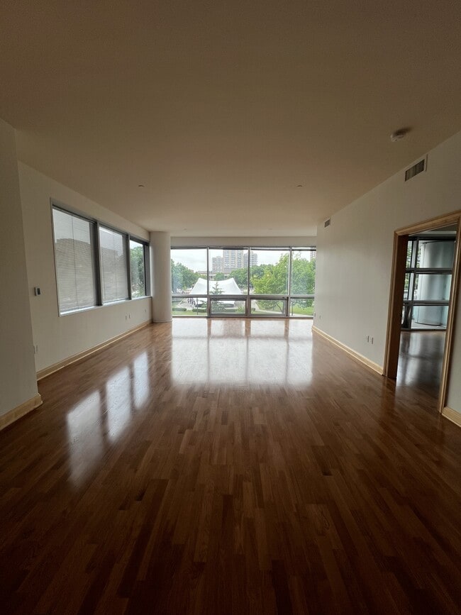 Photo - 545 E Wells St Townhome