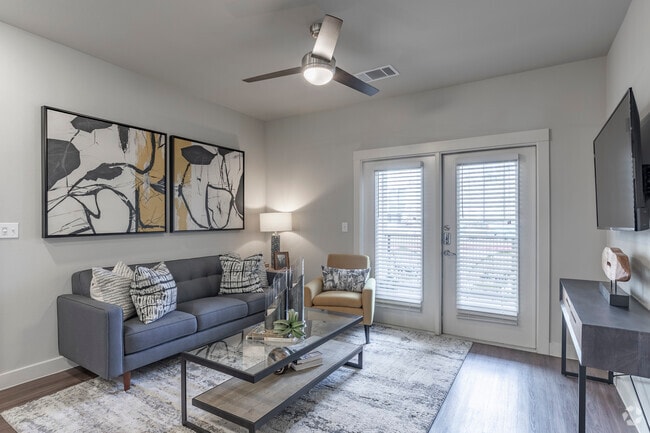 1HAB, 1BA - 672 ft² - Ironridge at Hill Country Village