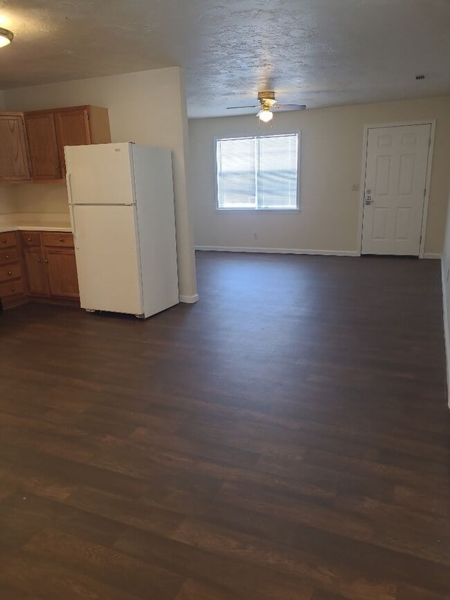 Photo - Piggott Duplexes Unit 1007 E Margaret St