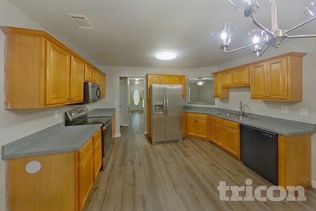 Photo - 210 Signet Ct