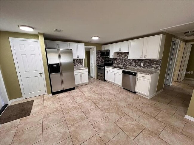 Photo - 2460 Ave E SW