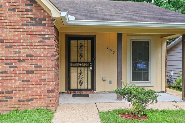 Photo - 757 Sandy Ln