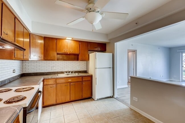 Photo - 2206 S Goebbert Rd Unit 409