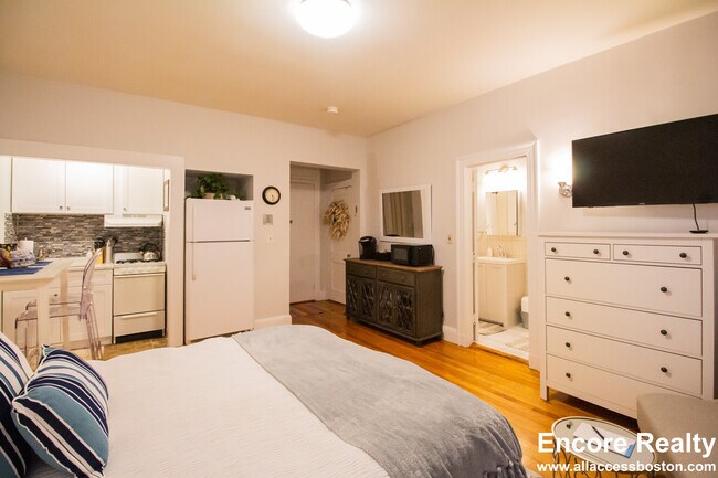 1253 Beacon St Unit A3