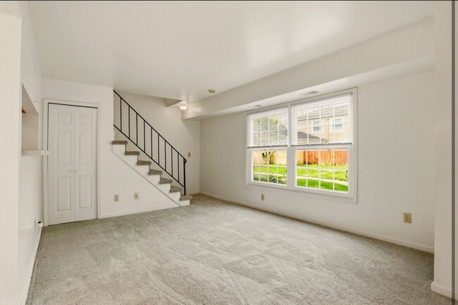 Photo - Updated 2 Bedroom Condo for Rent in Saginaw Township Unidad 2570 Ivy Hill Ln Apt B