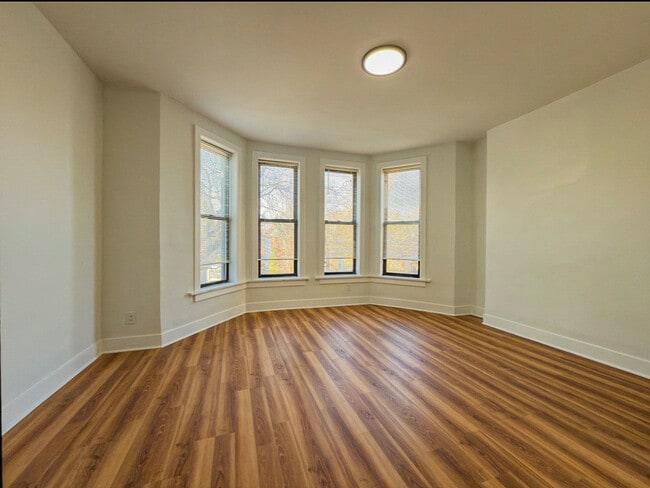 Photo - 4925 S Champlain Ave Unit 2