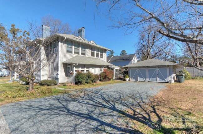 Photo - 807-809 W Franklin St