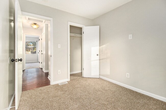 Photo - 776 Azalia St SW