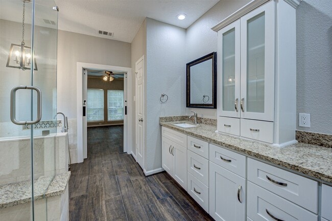 Building Photo - 3422 Mesquite Dr