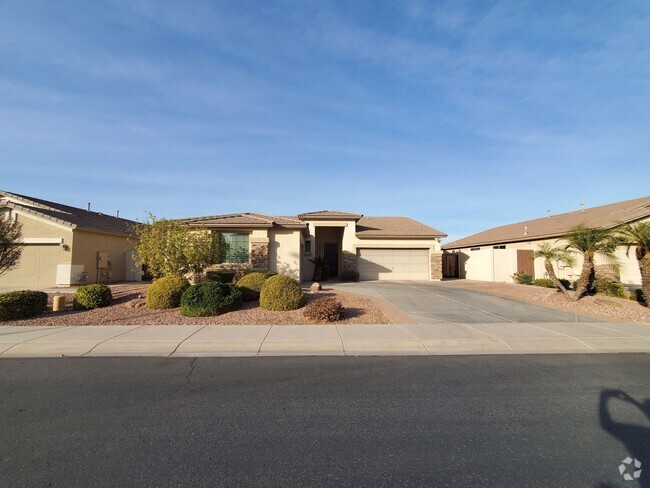 Building Photo - 3 BEDROOM WITH POOL AND HOBBY SHED Rental