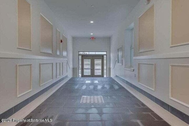 Photo - 19 N River St