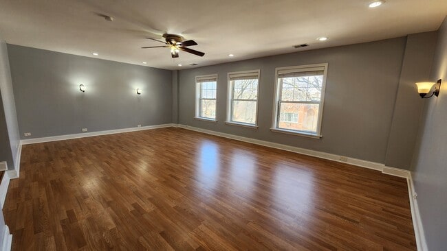 Photo - 6111 N Washtenaw Ave Unidad 3