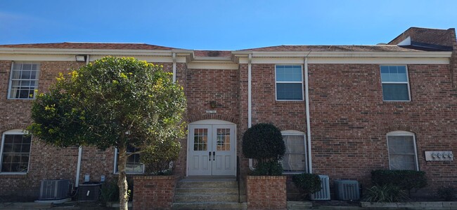 2/2 Colonial Point Downstairs Condo - 2/2 Colonial Point Downstairs Condo Unit 185