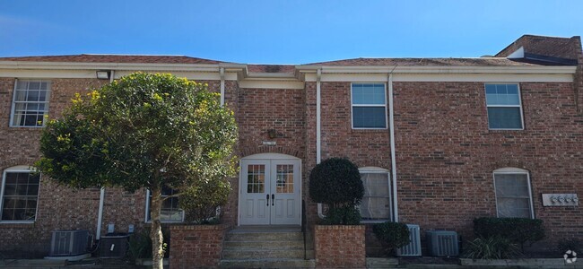 Building Photo - 2/2 Colonial Point Downstairs Condo Unit 185