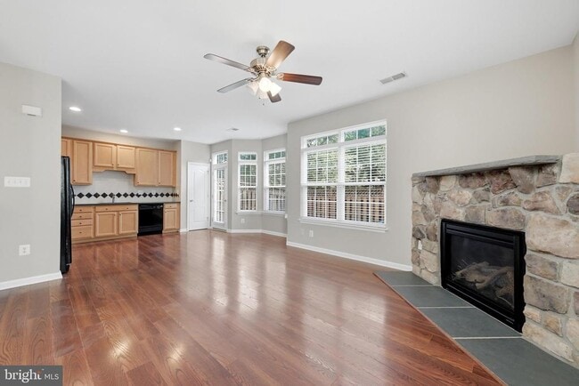 Photo - 300 Kintyre Ln