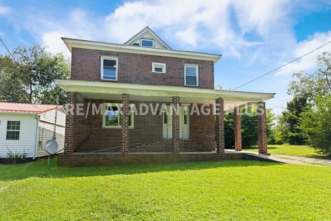Building Photo - Apartment In Blackstone Unit B