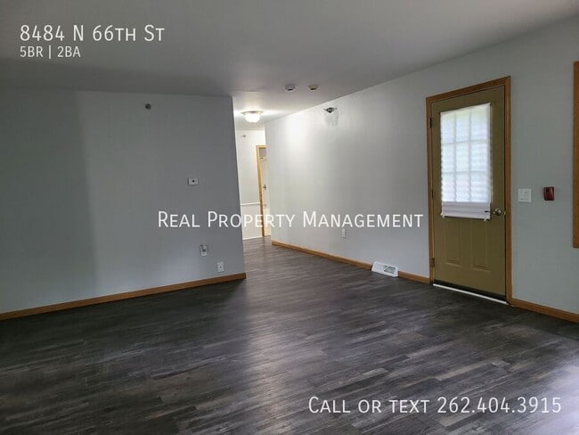 Photo - 8484 N 66th St